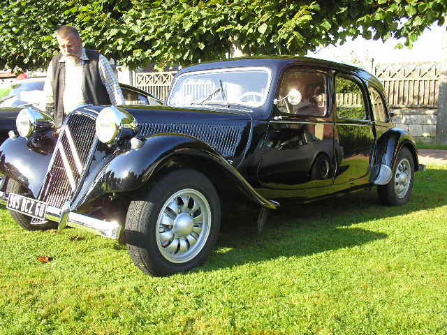 sortie  a une expo de voitures et moto anciennes a carlepont Carlep10