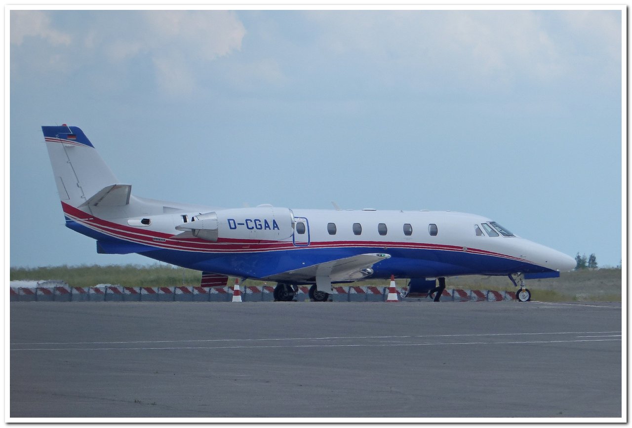 [15/07/2011] Aéroport de CHALONS Vatry (LFOK) Cessna12
