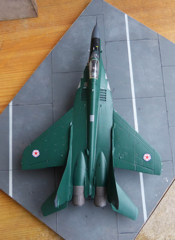[AIRFIX] MIKOYAN-GUREVICH MiG 29 Nord coréen de parade Réf 04037 Mig29_15