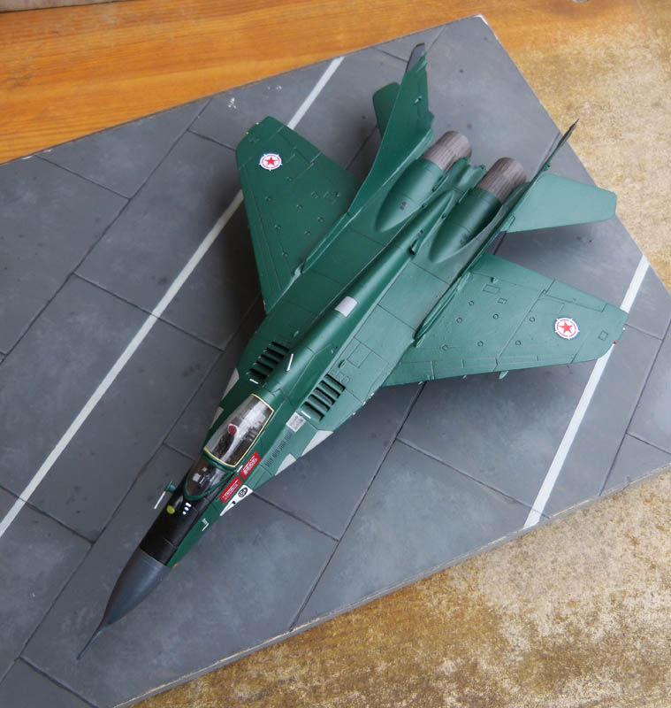 Mig 29 Fulcrum Nord coréen de parade - Heller (boitage Airfix). 1/72 Mig29_20