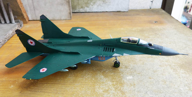 [AIRFIX] MIKOYAN-GUREVICH MiG 29 Nord coréen de parade Réf 04037 Mig29_23