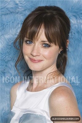 Alexis Bledel "Picture" - Page 2 00711