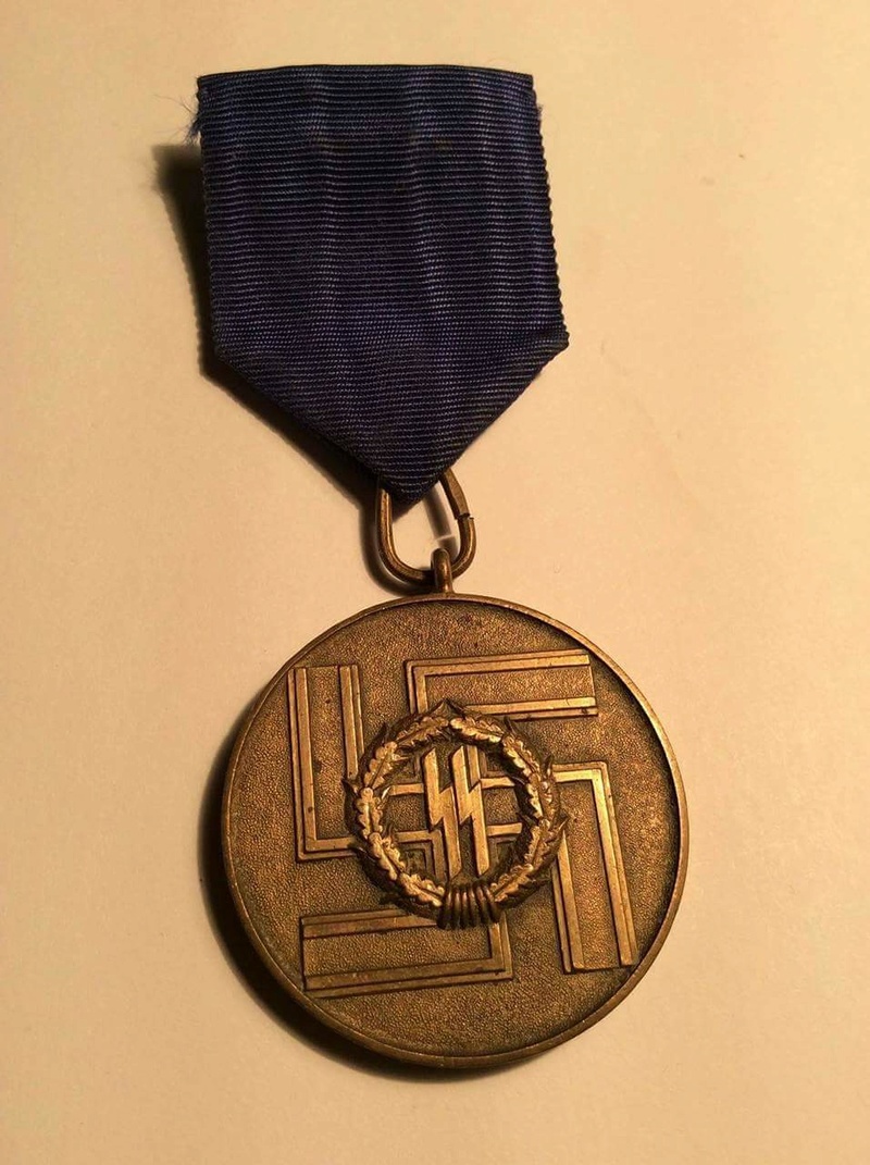 Medaille 8 ans dans la SS  Receiv17