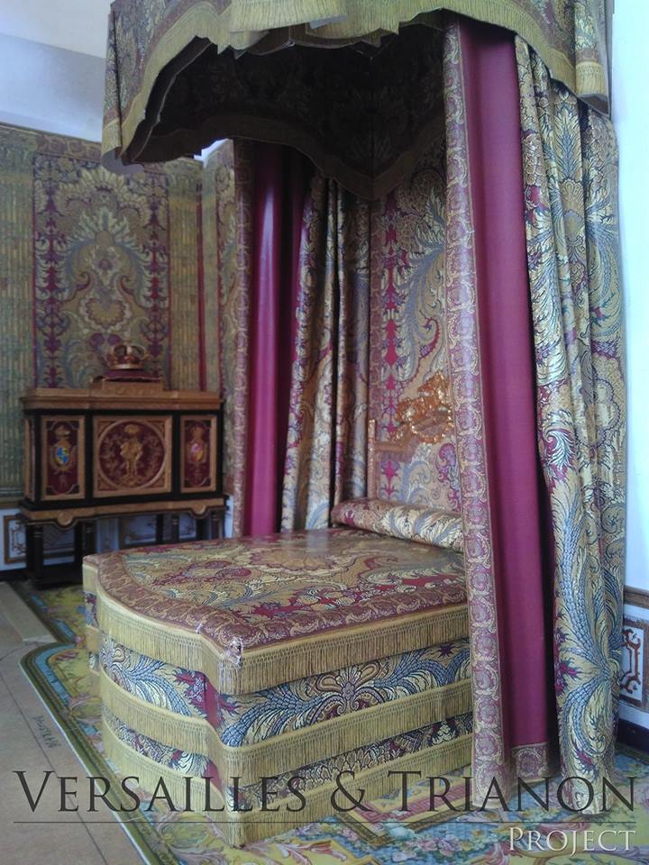 La chambre de la Reine à Versailles - Page 5 18765810