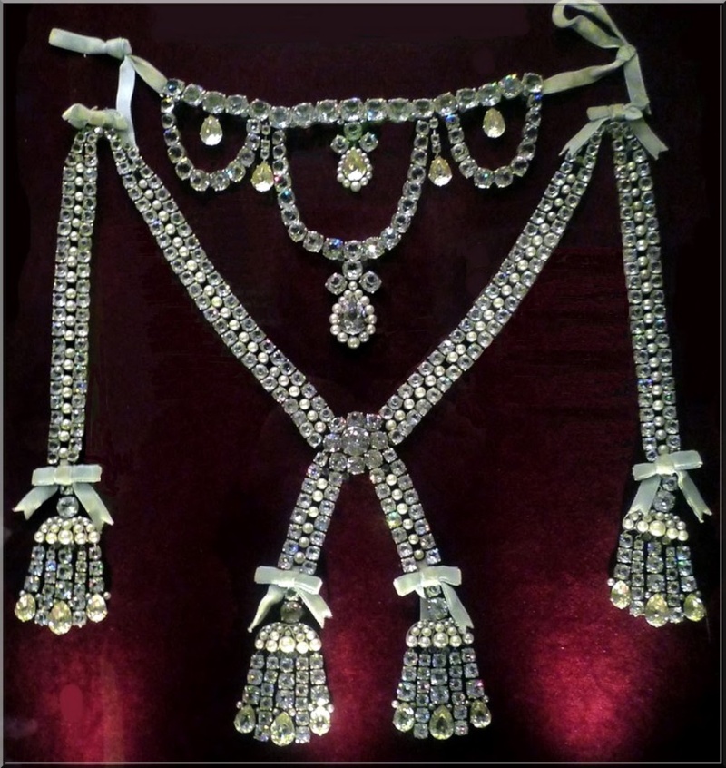 collier - Marie-Antoinette et l'Affaire du collier de la reine Collie10
