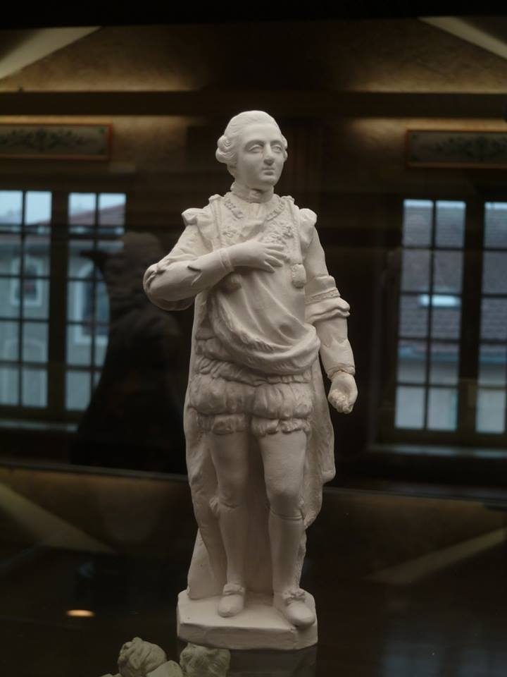 Des statues de Louis XVI dans nos villes Louis_10