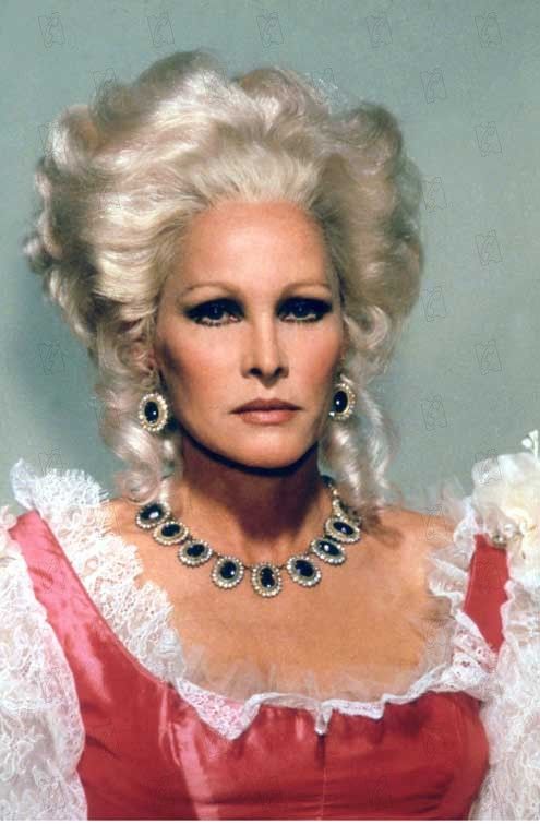 cinéma - Les actrices interprètes de Marie-Antoinette au cinéma - Page 2 Ursula10