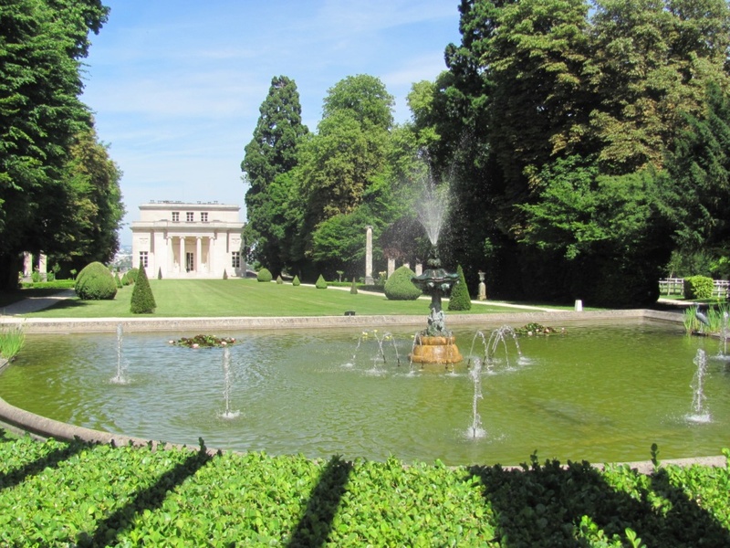 Le domaine de Mme du Barry à Louveciennes : château, pavillon de musique et parc - Page 3 Img_6417