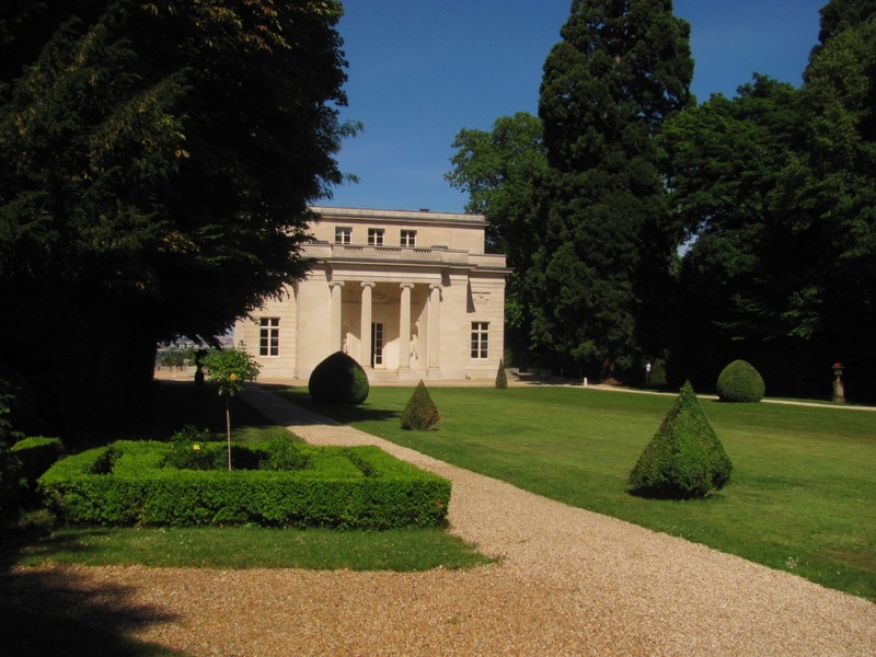 Le domaine de Mme du Barry à Louveciennes : château, pavillon de musique et parc - Page 3 Img_6514