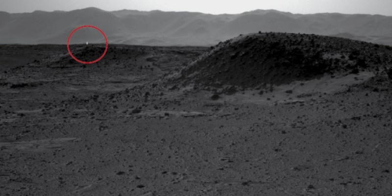 Sur Mars, Curiosity a photographié une étrange lumière Captur10