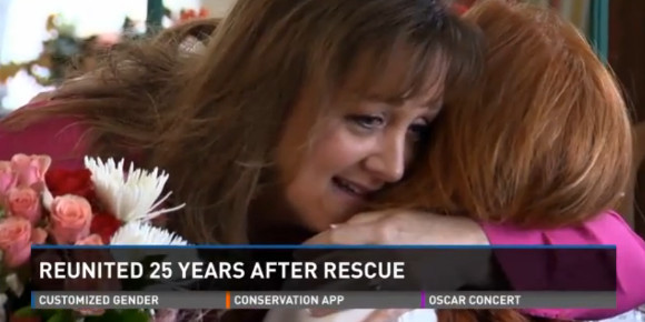 25 ans après,elle retrouve le bébé qu'elle avait secouru en Californie 10620810