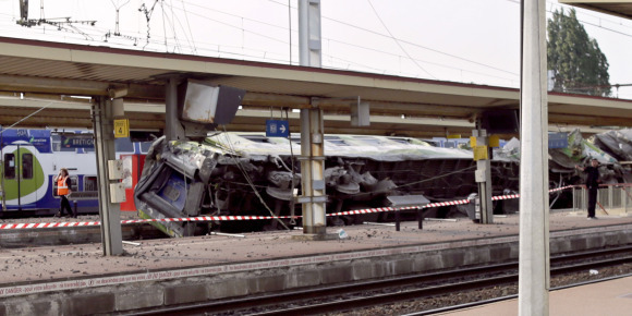 Essonne : un train déraille à Brétigny, faisant "de nombreuses victimes" 80573810