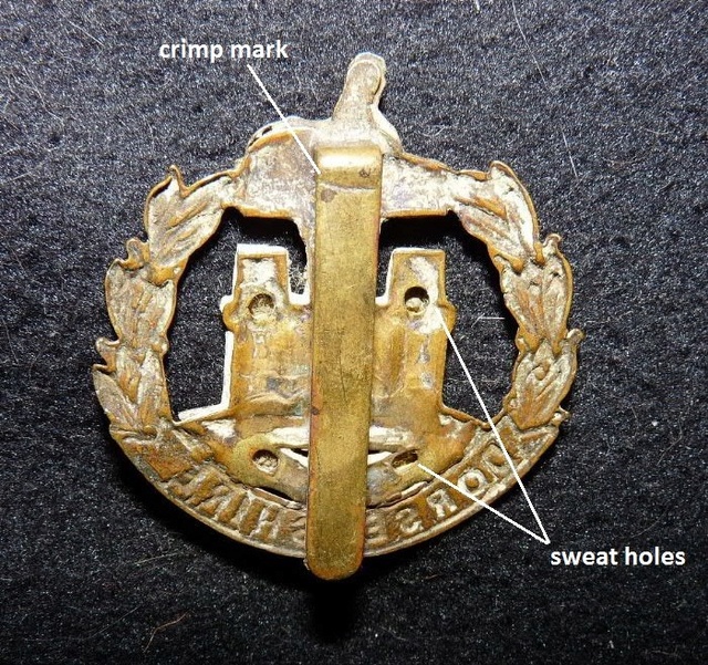 cap badges et shoulder titles britanniques 1_epar10