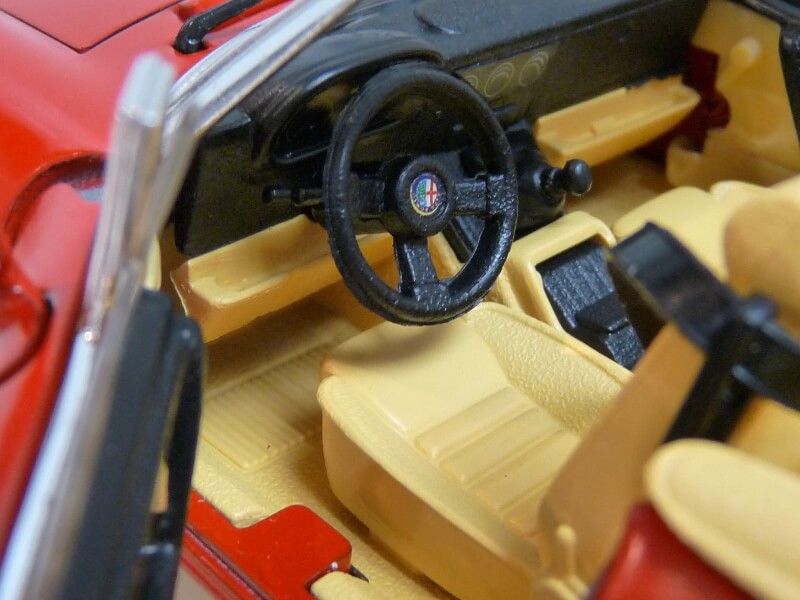 Alfa Roméo Spider 2000 - Série IV - 1990 - Jouef Evolution 1/18 ème Alfa_r68