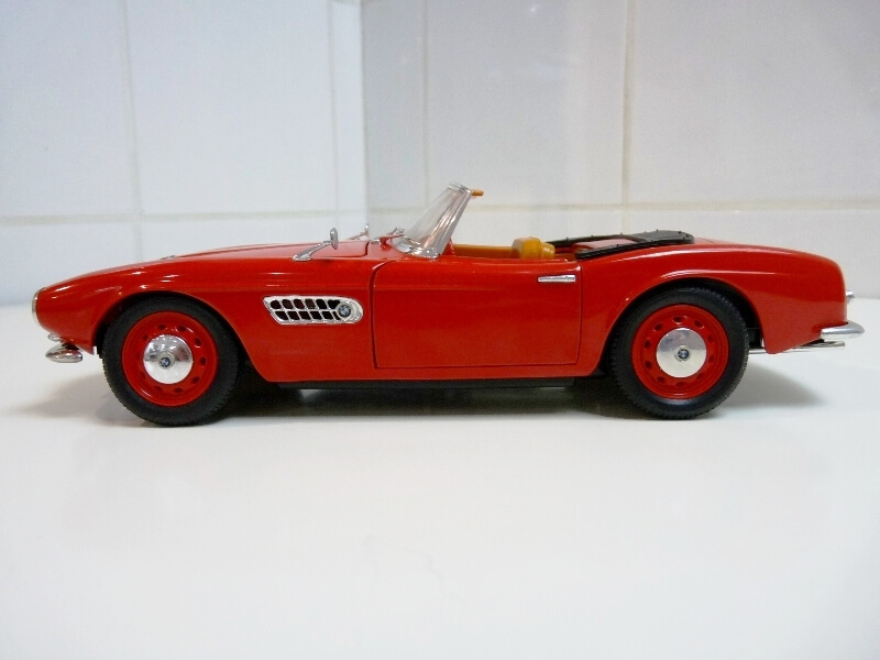 BMW 507 Touring Sport Cabriolet - 1957 - Revell Métal 1/18 ème Bmw_5029