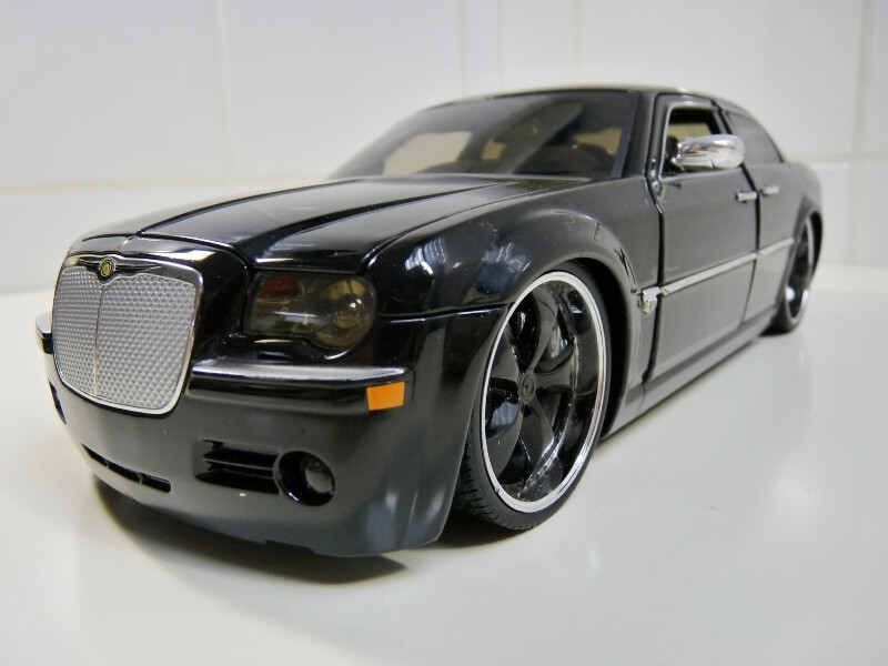 Chrysler 300c Dub édition - 2005 - Jada Toys 1/18 ème Chrys_10