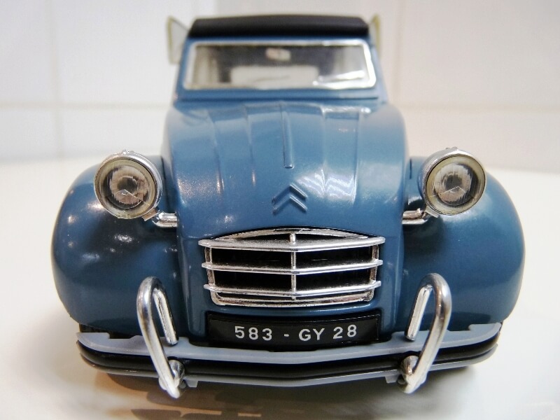 Citroën 2 chevaux 1966 - Solido 1/17 ème Citro120