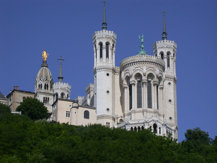 Boite et son chapelet .ND de Fourvière  F10