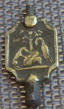 Clef de montre thème fable de la Fontaine (Le renard et la cigogne ). Imgp9612