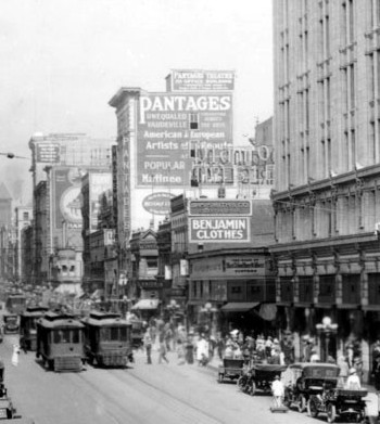 Los Angeles : le destin des anciens théâtres et cinémas de Broadway - Page 2 Pantag10