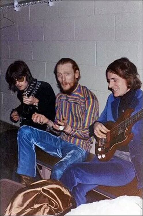 Les 1000 visages d'Eric Clapton - Page 6 Img_6510