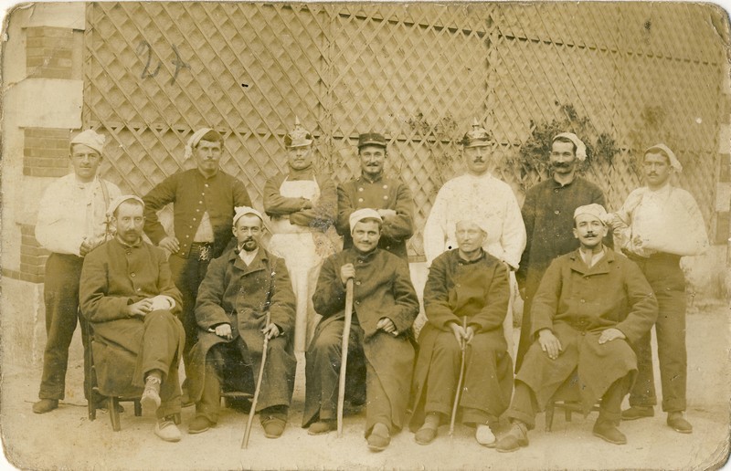 Quelques photos de soldats français avec des casques à pointe de prise Entra172