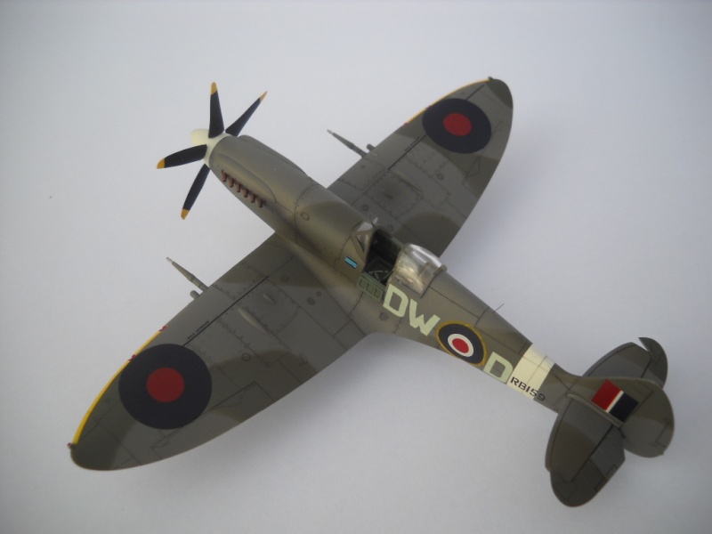 Spitfire Mk XIVc, Academy 1/72. Dscn3636