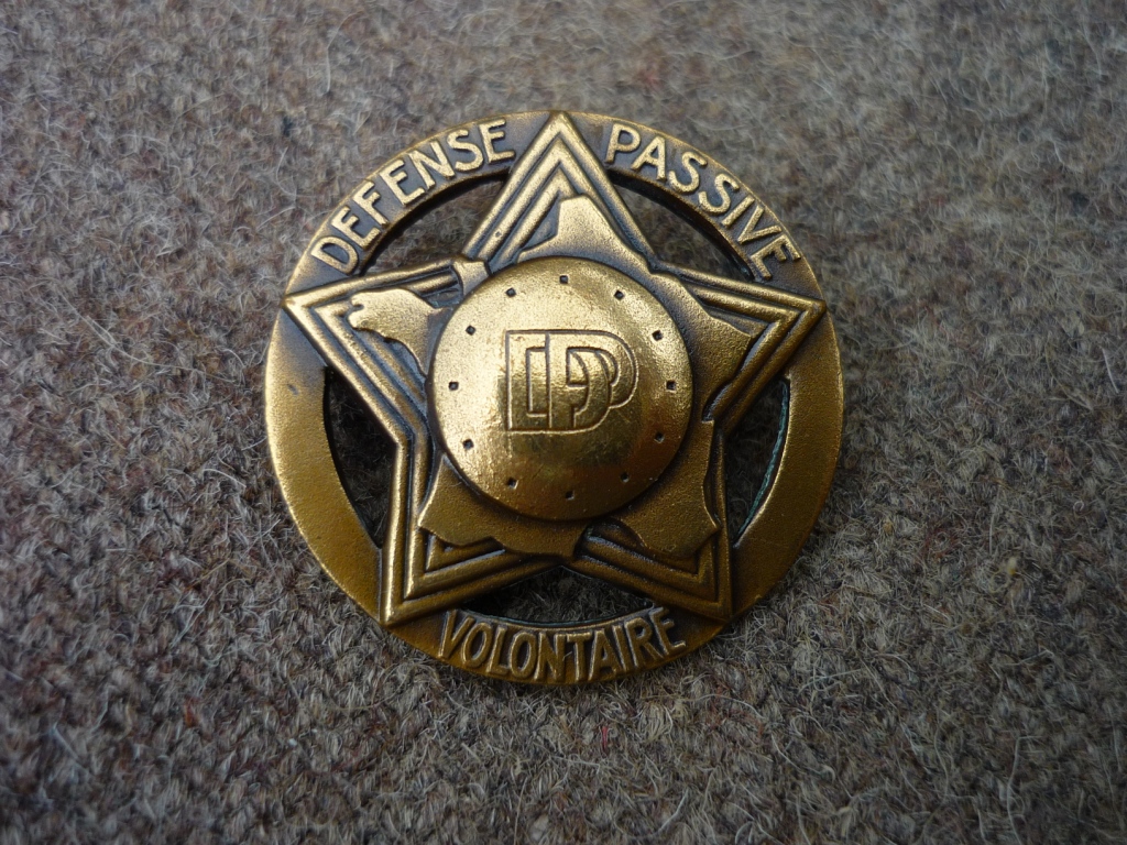 Insignes et médailles de la Défense Passive Insign12