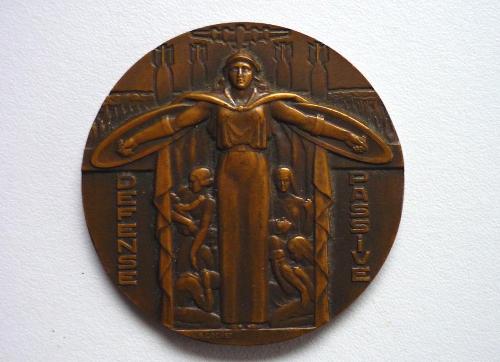 Insignes et médailles de la Défense Passive Medail13