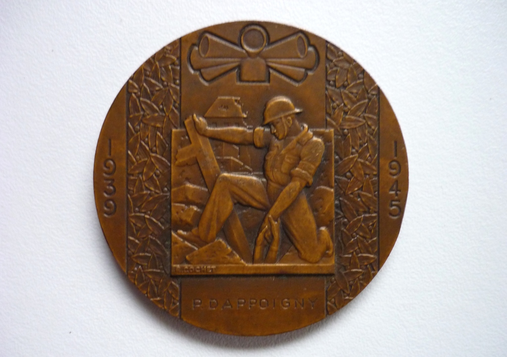 Insignes et médailles de la Défense Passive Medail14