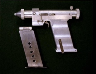 Pistoler laser pour cosmonautes soviétiques Laserg11