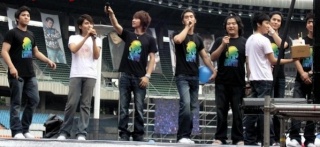 [pics]latee...hehe ^o^during SMTOWN live 2008 Normal17