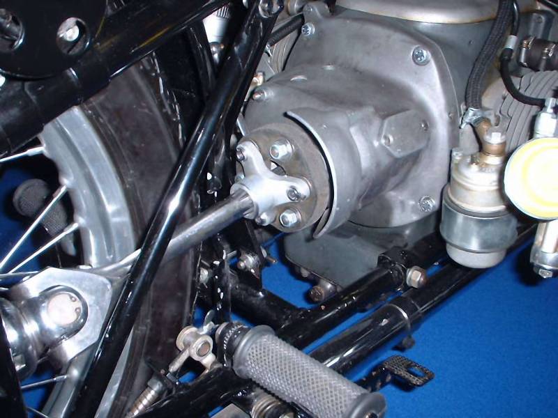 Le premier flat twin à cardan  Rs50-010