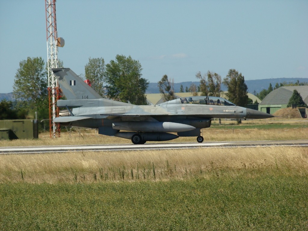 F-16 en général - Page 11 Dsc02834