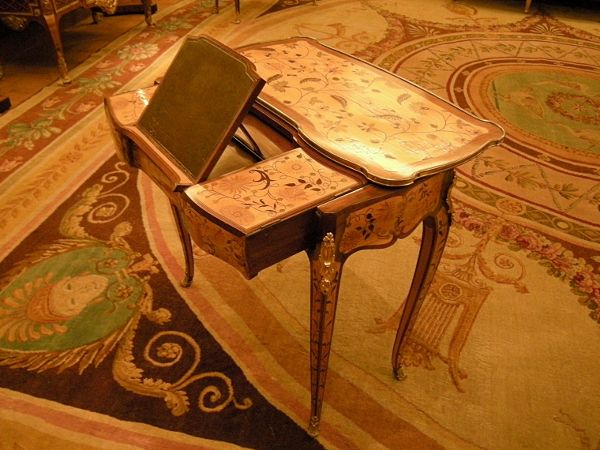 Ebénistes et menuisiers, l'art du meuble au XVIIIe siècle 	 Tablem10