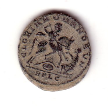 AE2 de Magnencio. GLORIA ROMANORVM. Emperador a galope a dcha. lanceando a bárbaro. Ceca Lugdunum. Folo210