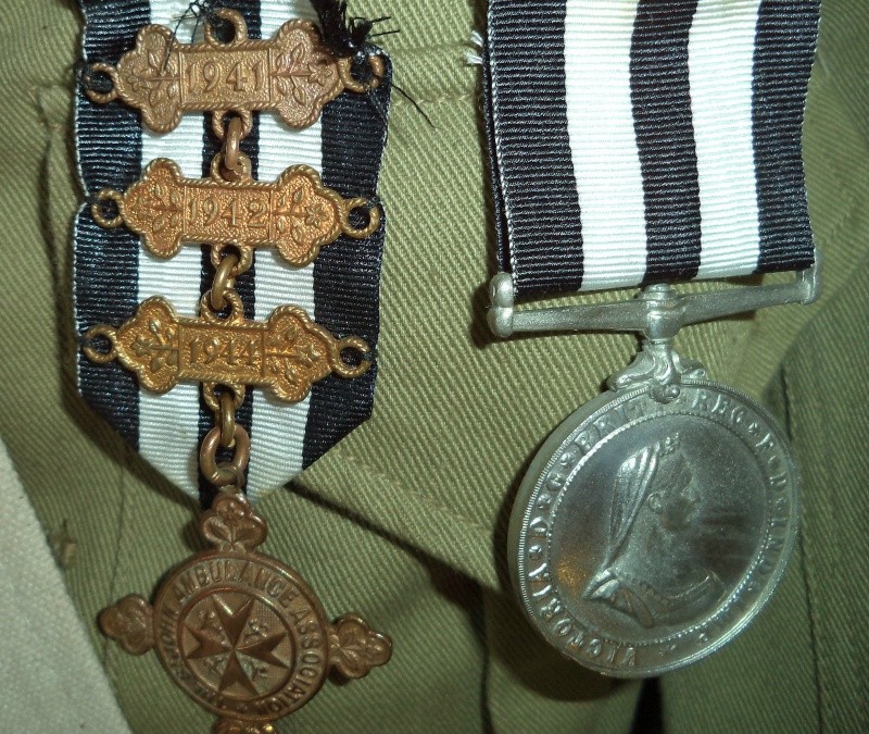 WW2 , Canadian St-John ambulance brigade 1941 museum piece. Kgrhqy11