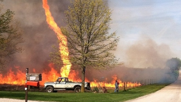 Une tornade de feu photographiée aux Etats-Unis, un phénomène naturel F0370410
