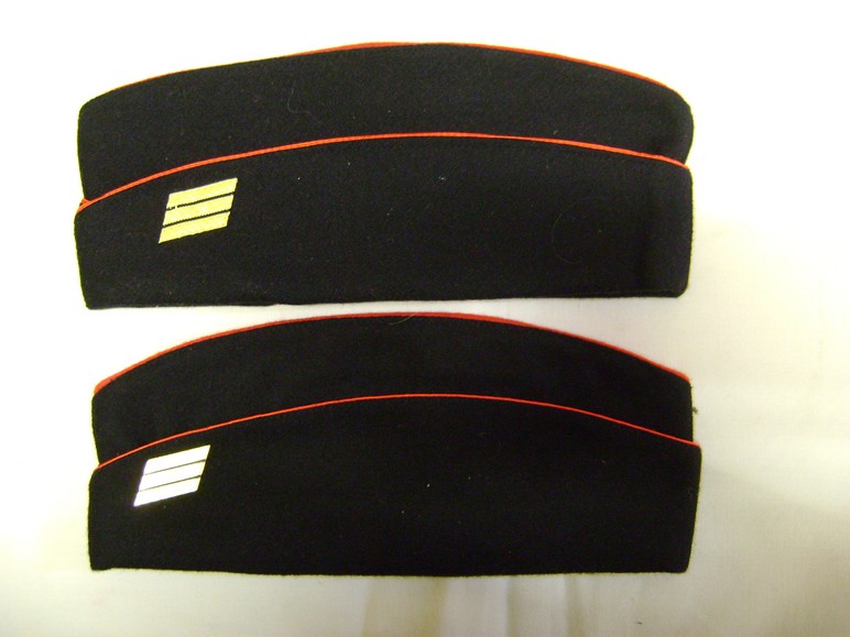 Bonnets de police de maréchal des logis chef d'artillerie. Dsc08537