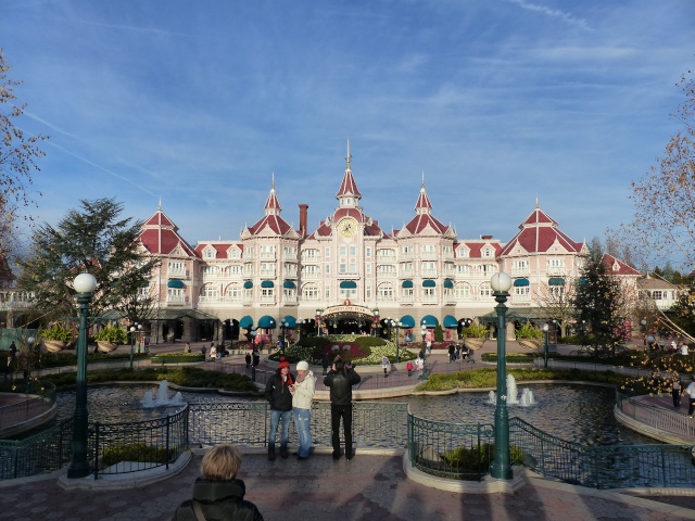 TR séjour magique & topissime à Disneyland Paris - Sequoia Lodge (GFC) - du 17/12/13 au 20/12/13 [Saison 3 Terminée - Épisode 11 – Épisode final !  posté le 25/11/2014 !] - Page 2 P1000416