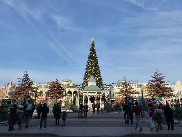 TR séjour magique & topissime à Disneyland Paris - Sequoia Lodge (GFC) - du 17/12/13 au 20/12/13 [Saison 3 Terminée - Épisode 11 – Épisode final !  posté le 25/11/2014 !] - Page 2 P1000425
