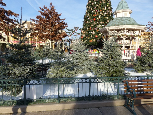 TR séjour magique & topissime à Disneyland Paris - Sequoia Lodge (GFC) - du 17/12/13 au 20/12/13 [Saison 3 Terminée - Épisode 11 – Épisode final !  posté le 25/11/2014 !] - Page 3 P1000427