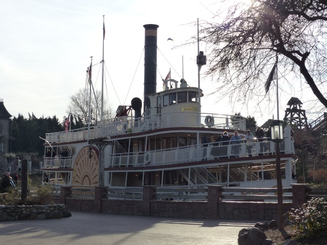 TR séjour magique & topissime à Disneyland Paris - Sequoia Lodge (GFC) - du 17/12/13 au 20/12/13 [Saison 3 Terminée - Épisode 11 – Épisode final !  posté le 25/11/2014 !] - Page 5 P1000519