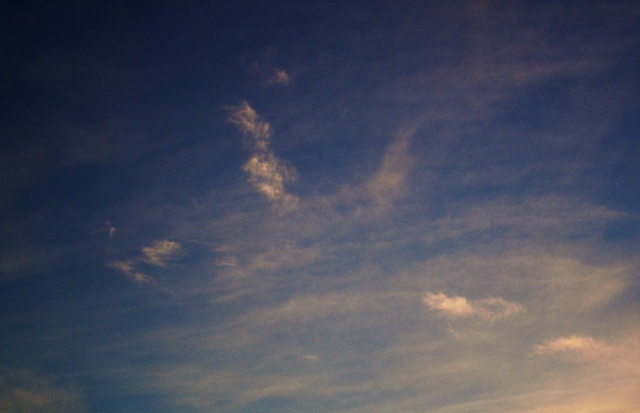 Ciel de Provence novembre 2013/ nuages noctulescents au crépuscule Sany0017