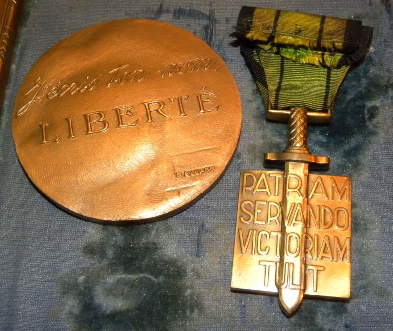 Croix de compagnon de la Libération du Général " Yves EZANNO" Dscn6420