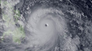 CHE TEMPO FA: Domande e commenti sulla meteo - Pagina 2 Haiyan10