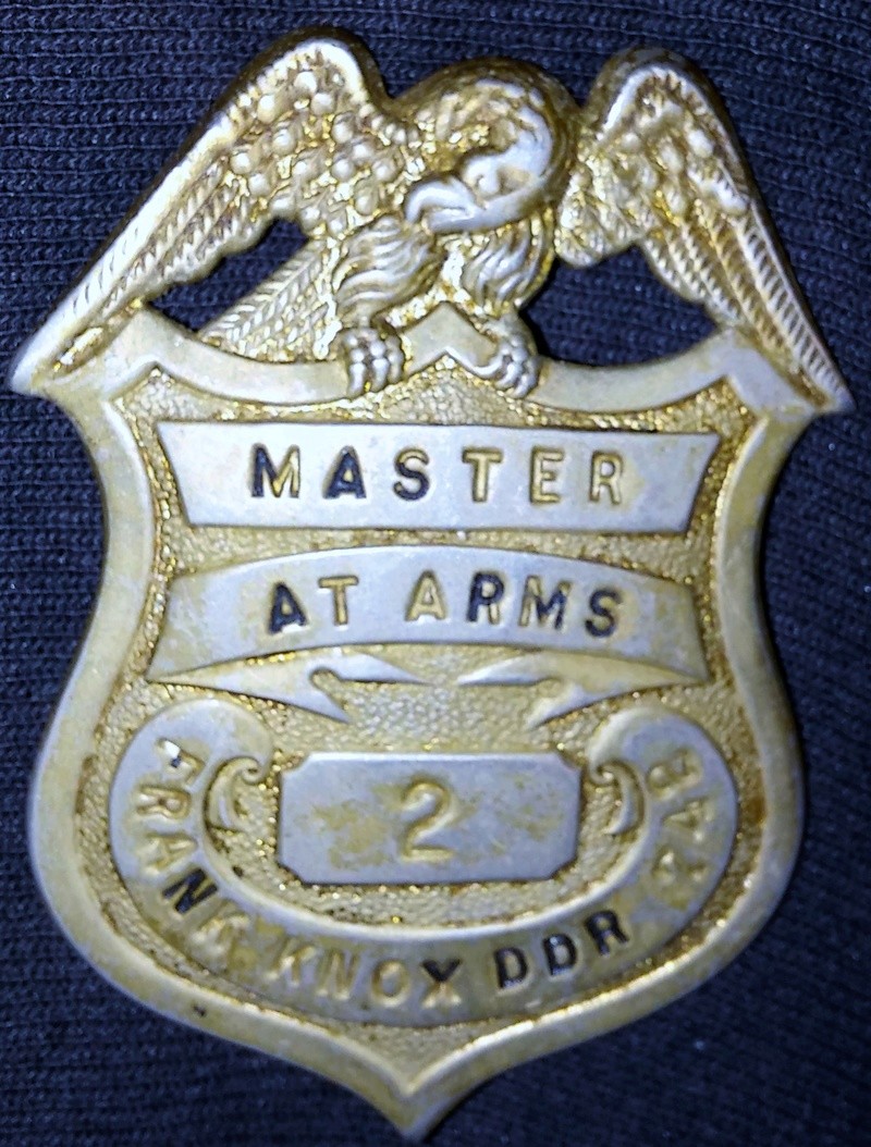 Couple of USN badges 20170467