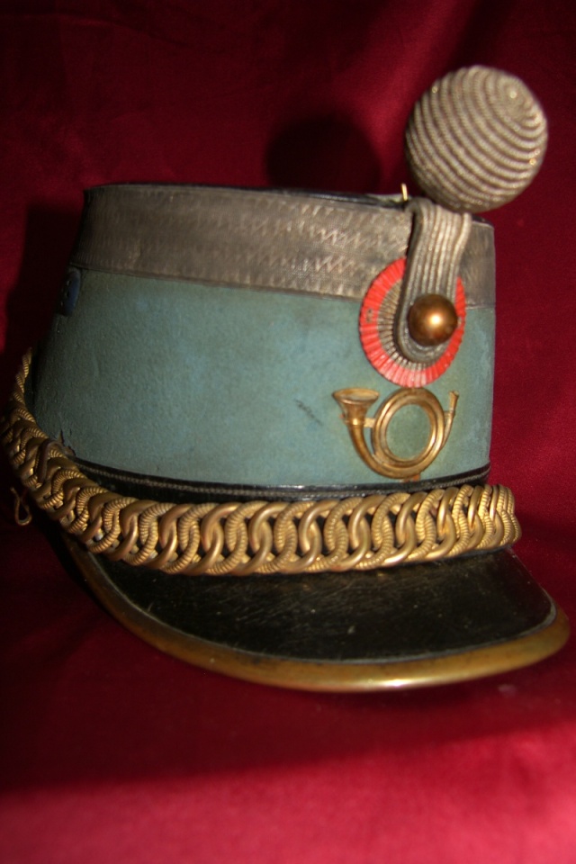 Les shakos et autres coiffes en tissu portés par les chasseurs à cheval  Bourru13
