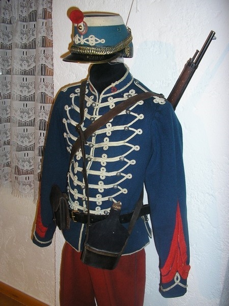 Les uniformes portés par les hussards (Troupe et officier)  Phil10