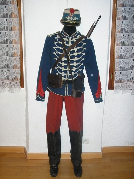 Les uniformes portés par les hussards (Troupe et officier)  Phil_10